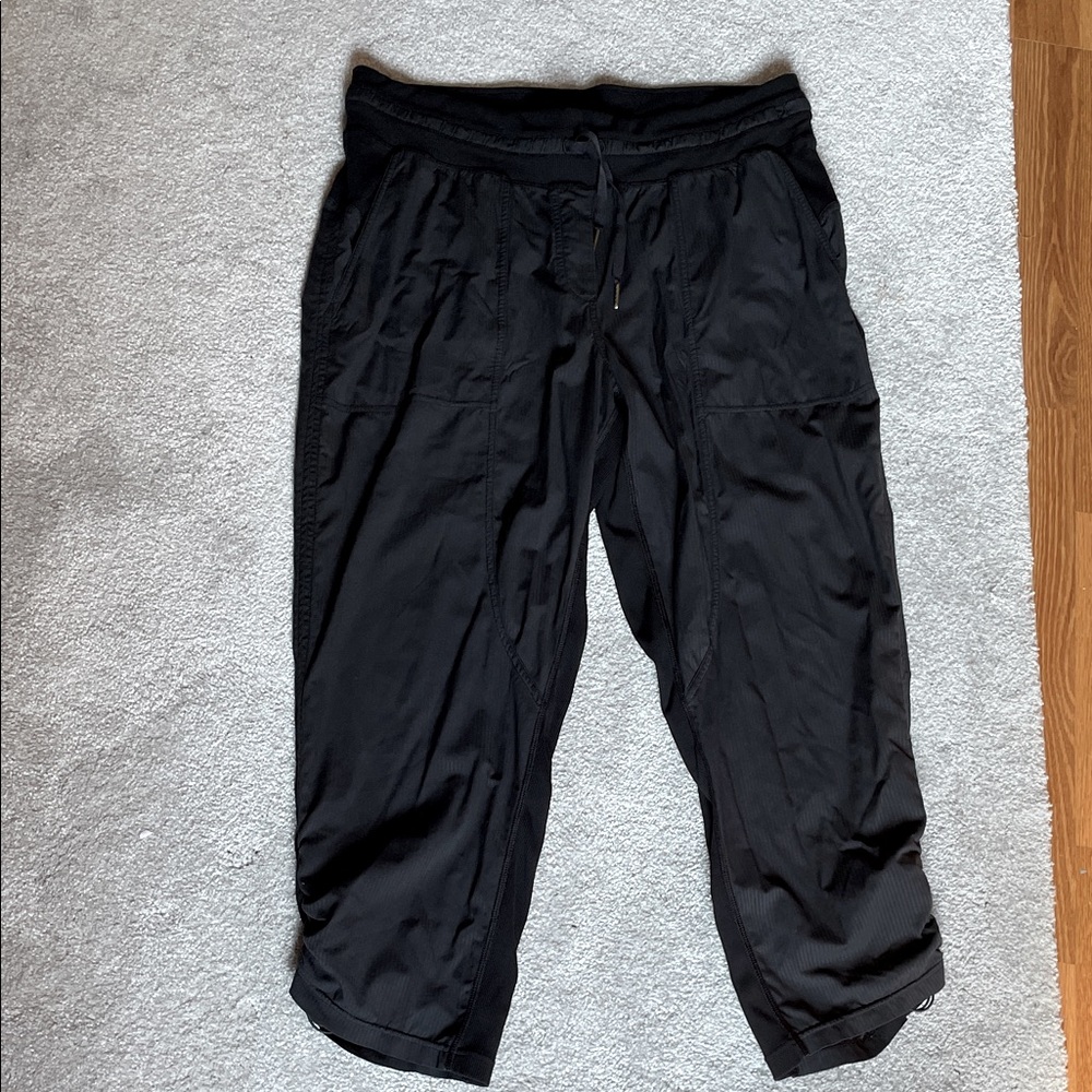12 Lululemon Athletica Black Leggings Capri with defect